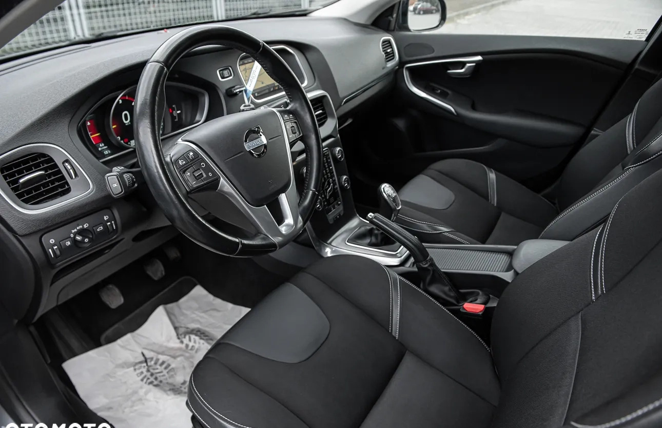 Volvo V40 cena 36900 przebieg: 233244, rok produkcji 2013 z Szczucin małe 436